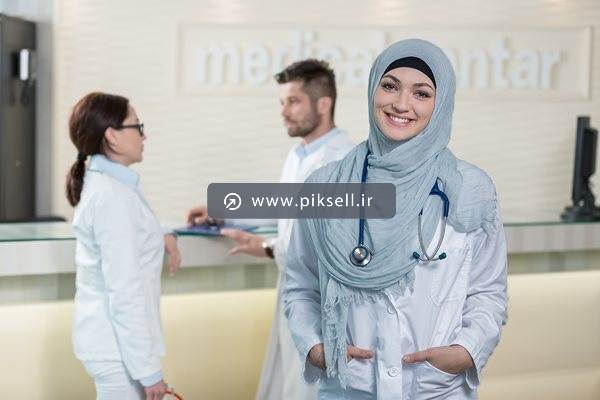دانلود عکس با کیفیت از خانم دکتر محجبه و مطب اسلامی