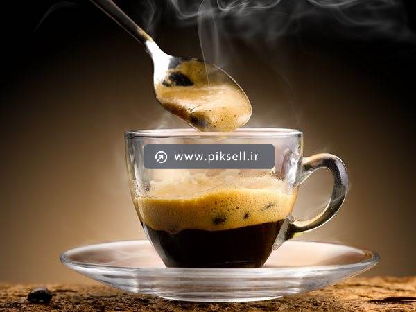 عکس با کیفیت از قهوه داغ و فنجان قهوه