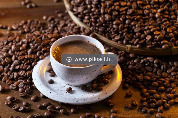 دانلود عکس با کیفیت از فنجان قهوه و دانه های قهوه