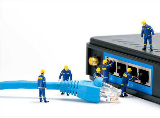 دانلود تصویر با کیفیت از کاراکترهای سه بعدی کارگران و کابل شبکه و مودم adsl