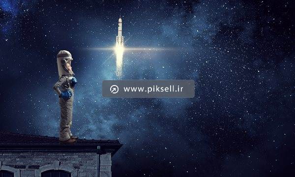 دانلود تصویر با کیفیت از فضانورد و آسمان شب