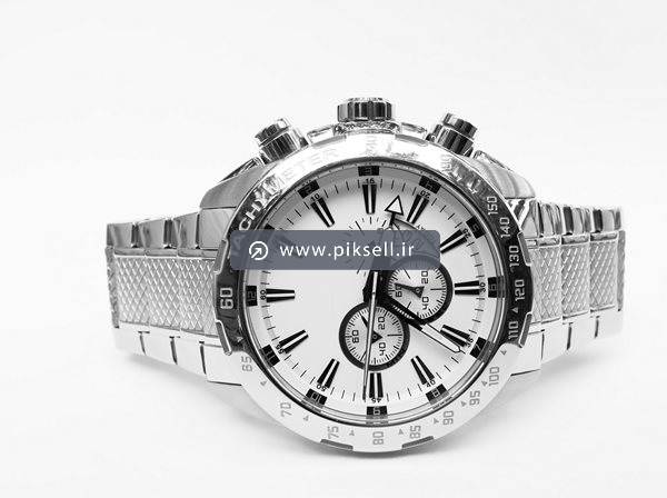 دانلود عکس با کیفیت از ساعت مچی عقربه ای نقره ای