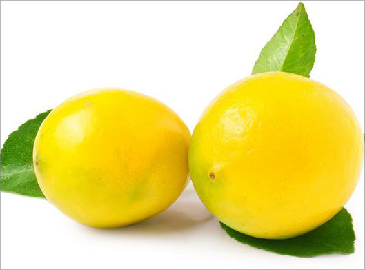 عکس با کیفیت از لیمو ترش سنگی و برگ سبز