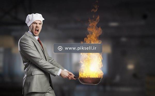 تصویر با کیفیت از آشپز و ماهیتابه آتشین