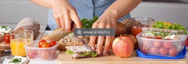 دانلود عکس با کیفیت از نصف کردن نان و پنیر و کاهو همراه با نان باگت و سیب درختی و ...