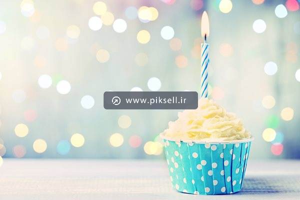 عکس با کیفیت از کاپ کیک و شمع تولد