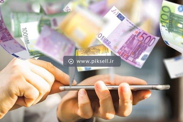دانلود تصویر با کیفیت از کسب ثروت با کار اینترنتی و تبلت و اسکناس های پاشیده شده در هوا