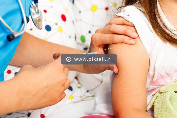 دانلود عکس با کیفیت از تزریق واکسن به دست و واکسیناسیون کودک