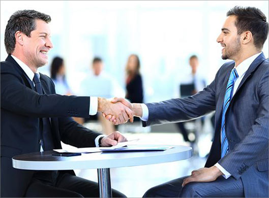 دانلود عکس با کیفیت از دست دادن دو همکار تجاری