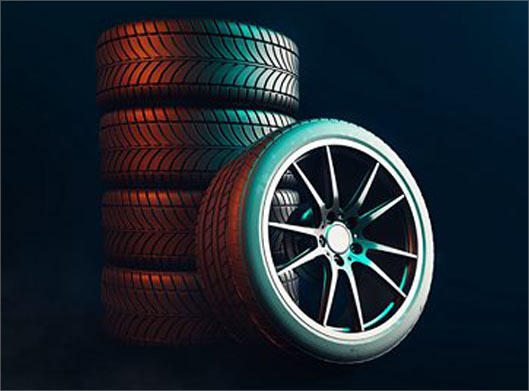 عکس با کیفیت از چند لحظه لاستیک با رینگ اسپورت با بکگراند سیاه